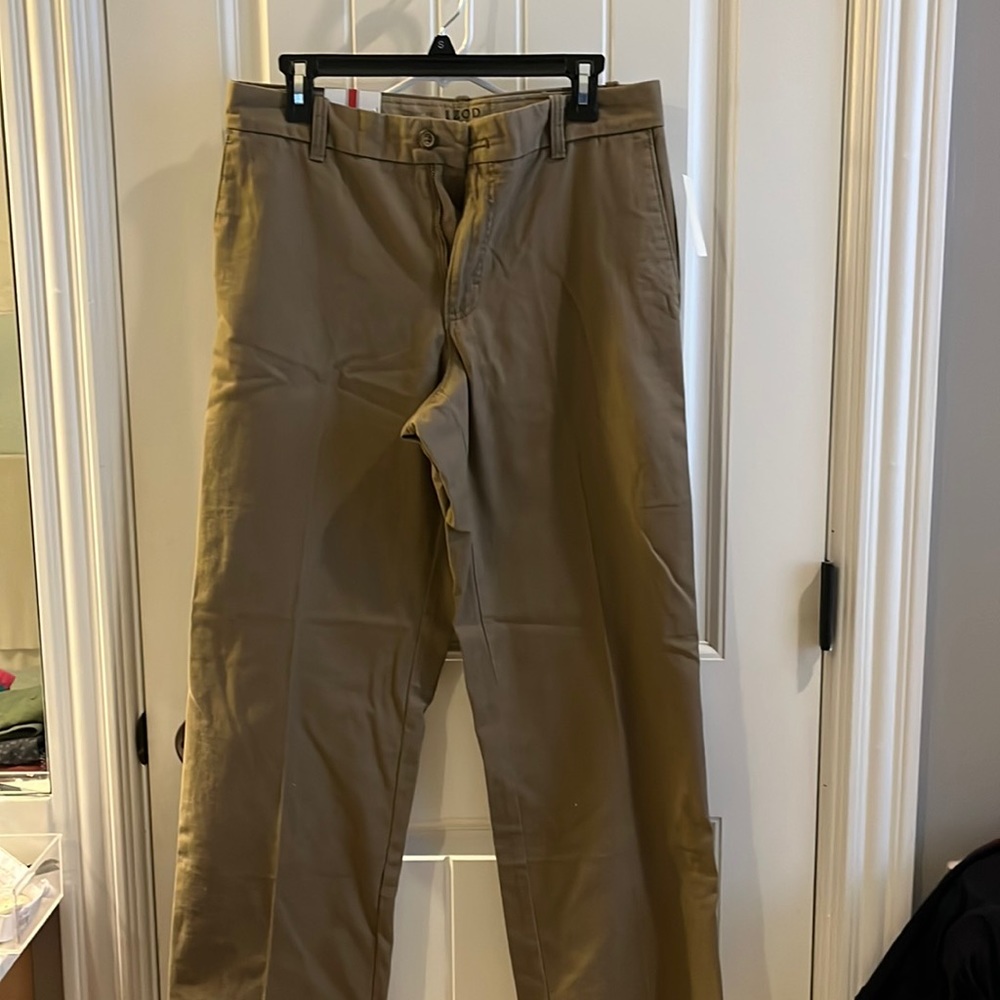 Men’s khaki pants